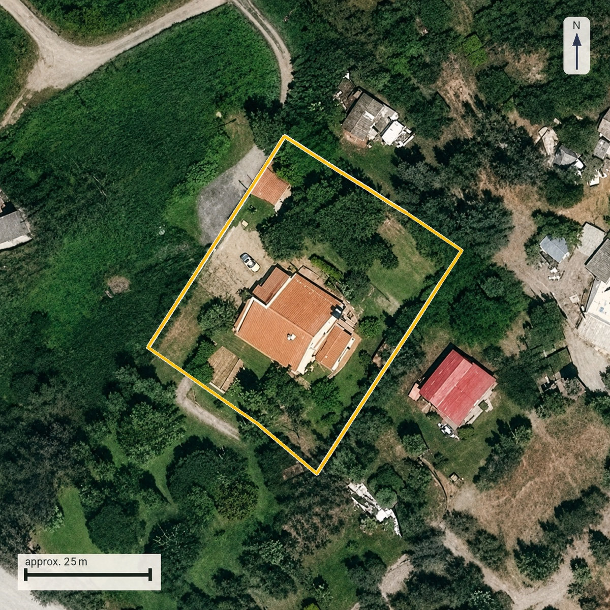 Satellite image of a plot with the cadastral parcel boundary drawn on top